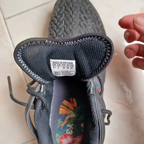 Adidas tennis shoes size 37 like new, black with colorful details