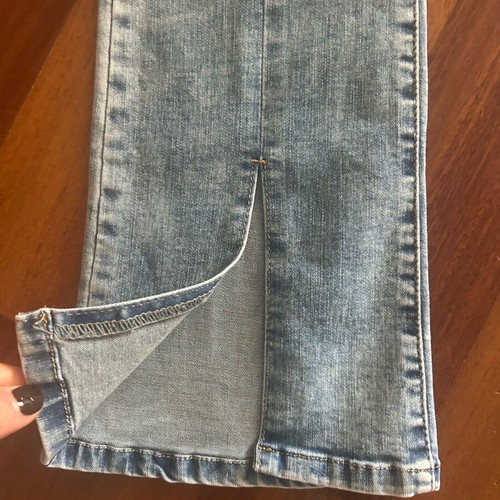 Straight slim jean like new, blue, high waist with small slits