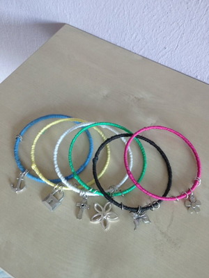 Colorful bracelets like new, set of 6 metal with charms
