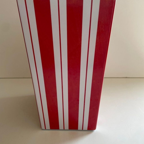 Large popcorn bowl used with discoloration