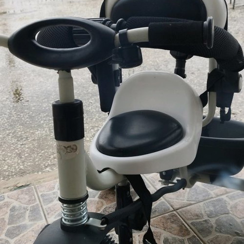 Children's tricycle bike used in good condition
