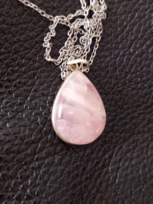 Silver necklace with rose quartz crystal new