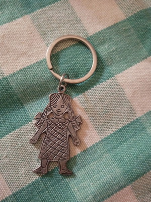 Metal keychain Elli from Alphabet book, silver