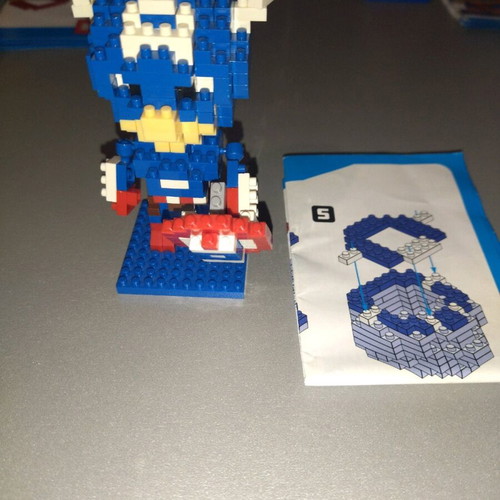 Captain America figure from blocks like new with instructions