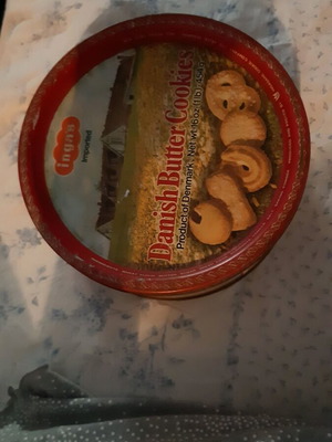 Metal collectible cookie tin imported used