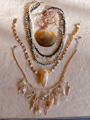 Necklaces with sea shells handmade like new, set of 5 pieces