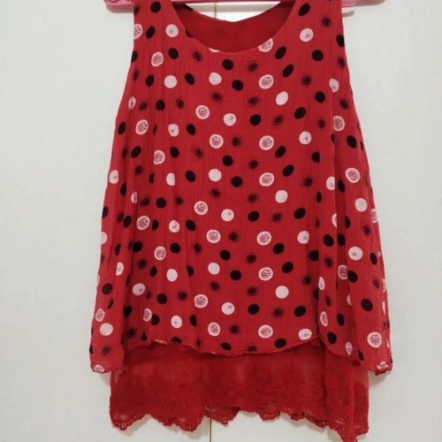 Polka dot sleeveless blouse with lace, red and white
