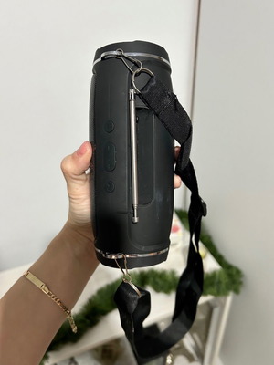 Portable Bluetooth Speaker like new with FM antenna and USB-C