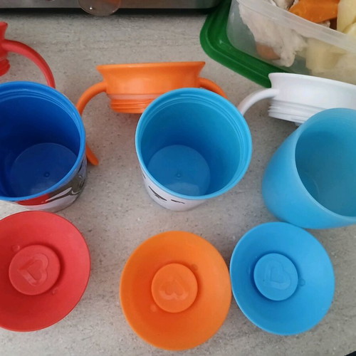 Munchkin cups like new, set of 5 with straws and designs