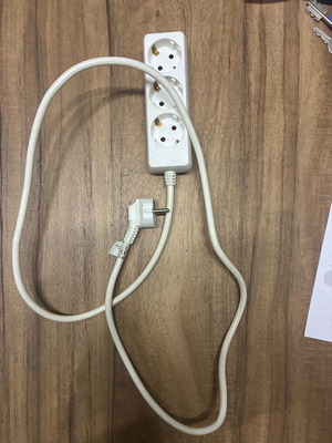 Power strip like new with 1.5 m cable