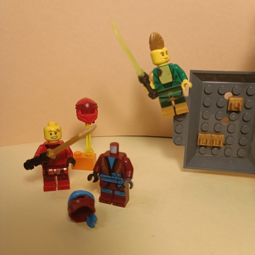 Lego Ninjago 71716 Lloyd Avatar Arcade Pod like new with extra minifigures