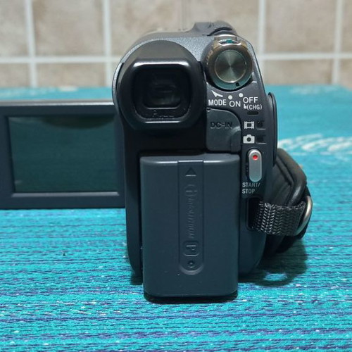 Sony Handycam DVD 105E used digital video camera with Carl Zeiss lens