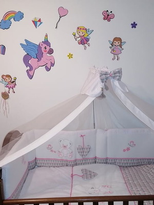 Lito baby bedding set like new, crib bumper with blanket and mosquito net