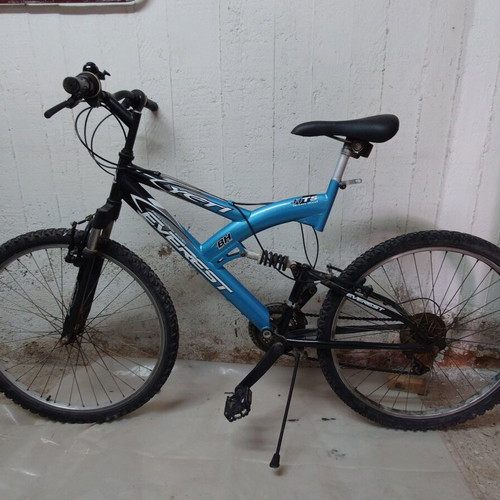 Everest Yeti 26" mountain bike used, blue, 18 speeds, rear suspension