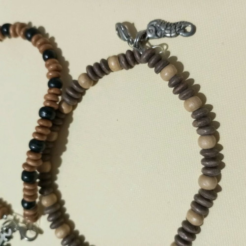 Anklets like new with wooden beads, set of 2