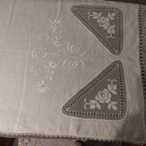 Tablecloth set used with small cloths
