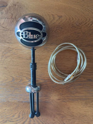 Blue Microphones Snowball condenser USB microphone like new, silver
