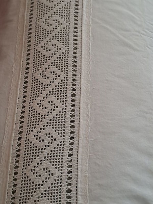 Vindage traditional bed sheet with handmade lace like new, 256x200 cm