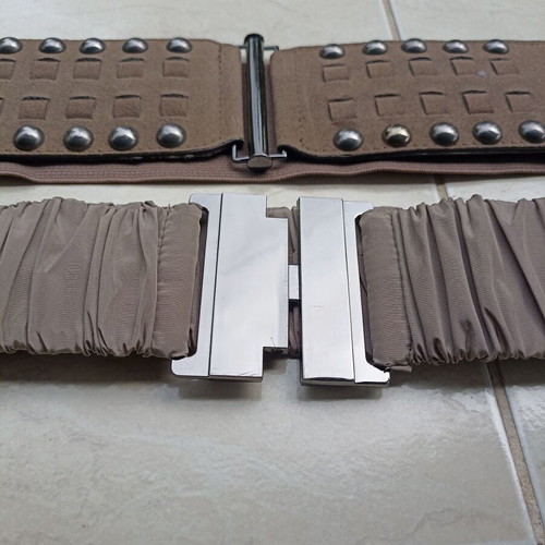 Set of 2 women's elastic beige belts like new