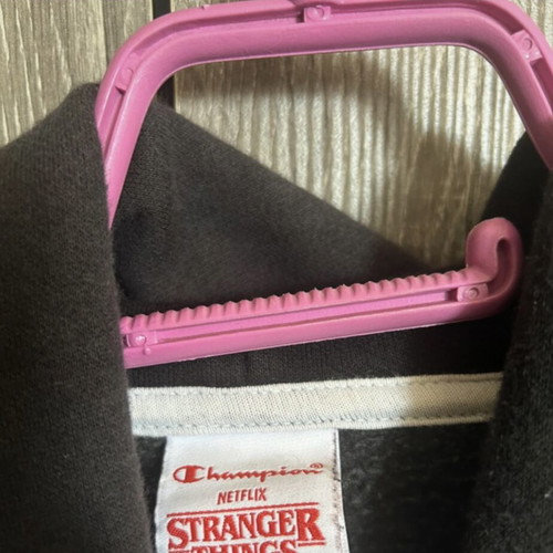 Stranger Things Columbia sweatshirt like new, black multicolor, size L