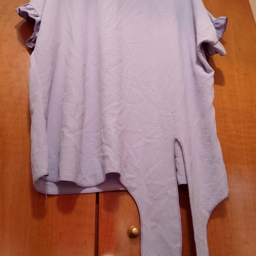 Lilac blouse like new, short sleeve with knot detail