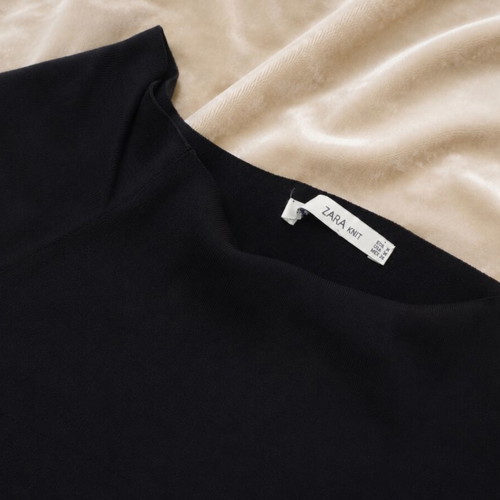 Zara long blouse size M like new, black thick fabric