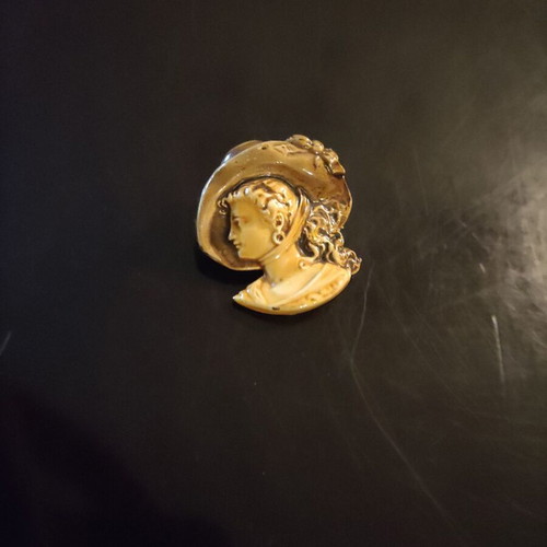 Gold-plated pin painted with cold enamel like new