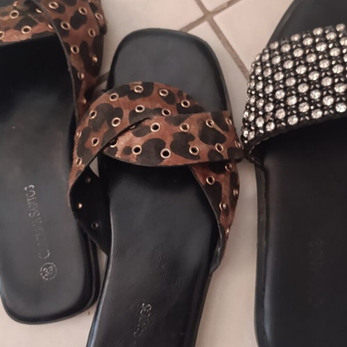Flip-flops pack of two like new, sizes 37 and 38, black and leopard