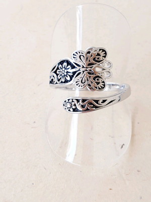 Silver 925 ring carved with butterfly design, like new, adjustable