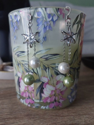 Dangling earrings with crystals and pearls, like new