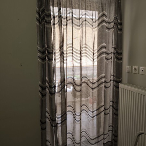 Curtain used, in very good condition