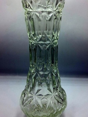 Vintage crystal vase like new with carved geometric design