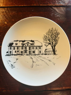 Millhouse collectible porcelain plate new with Musikkskolen på Hunn design