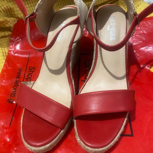 Shoes red platform sandals like new, size 39