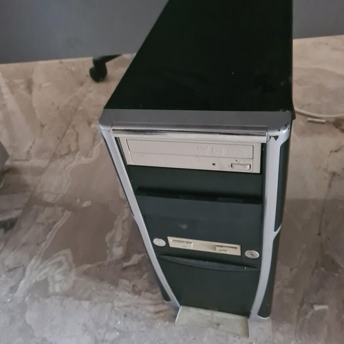 Ηλεκτρονικοί υπολογιστές desktop και οθόνες Η/Υ σαν καινούργιο
