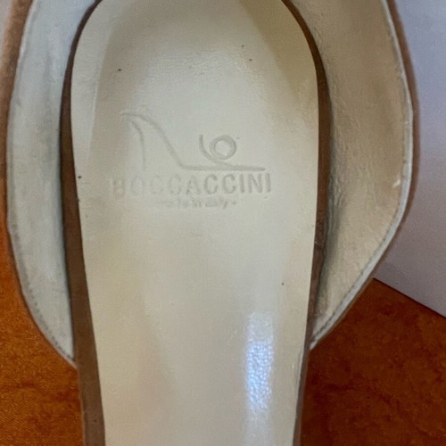Branded women's pumps new