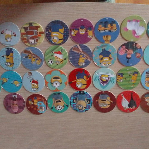 Minions Chipicao caps like new, pack of 30 pieces