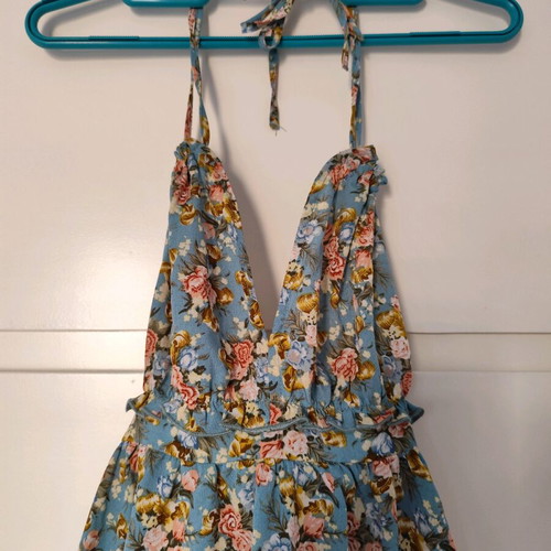 Short dress that ties at the neck size XS new