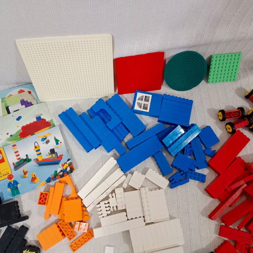 Lego used, about 1000 pieces with idea booklets