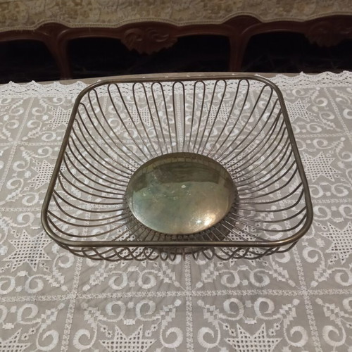 Vintage fruit bowl made of hard steel wire, new