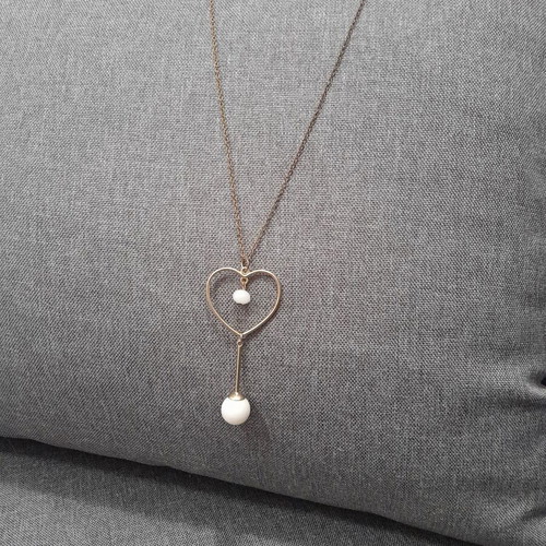 Necklace used, simple and minimalistic, white and gold