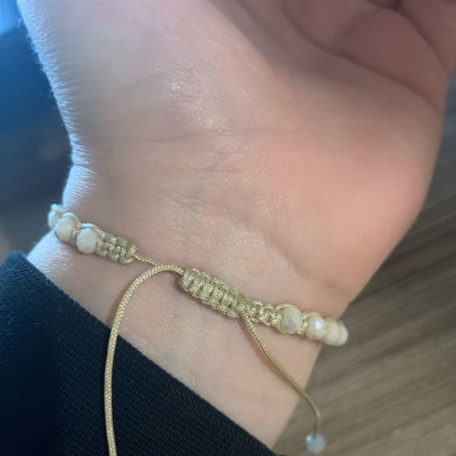 Adjustable bracelet used with sparkling stones