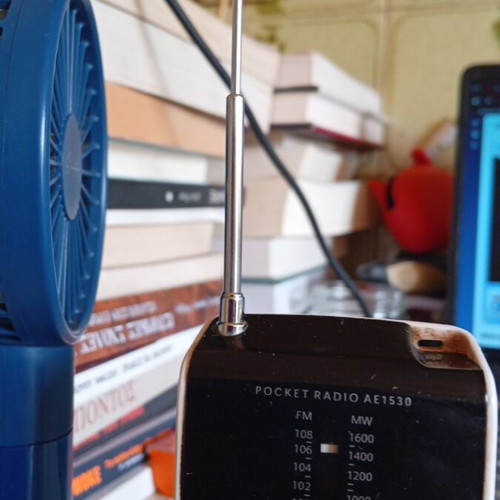 Vintage Phillips Pocket Radio AE1530 used with detachable antenna and headphone jack