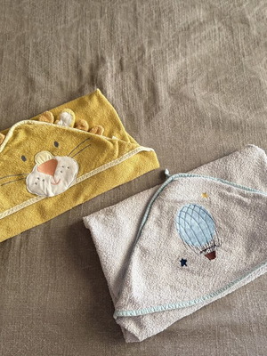Βρεφικές μπουρνουζοπετσέτες με κουκούλα Mothercare λιοντάρι και Greenwitch Polo αερόστατο