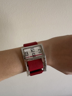 D&G vintage wristwatch red leather strap like new