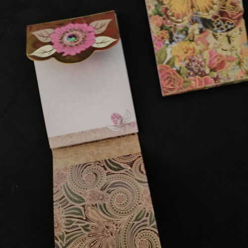 Notepads with magnet like new, set of 2