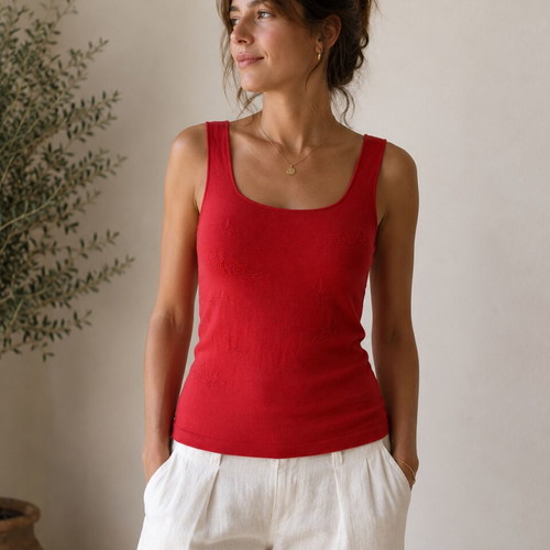 Red sleeveless top elastic knit like new, size L