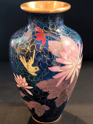 Cloisonne vase used with floral and ornithological design