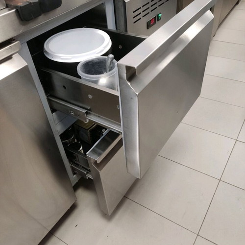 Professional refrigerator like new with two large drawers and double door