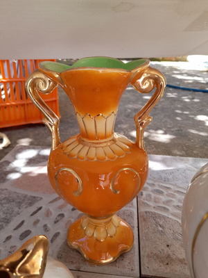 Porcelain vases and decorative shell like new, set of 2 vases and 1 shell